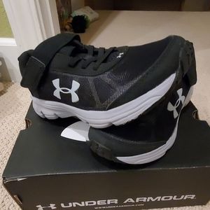 Under armour tennis shoe